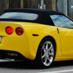 Auto Kalender mit gelber Corvette